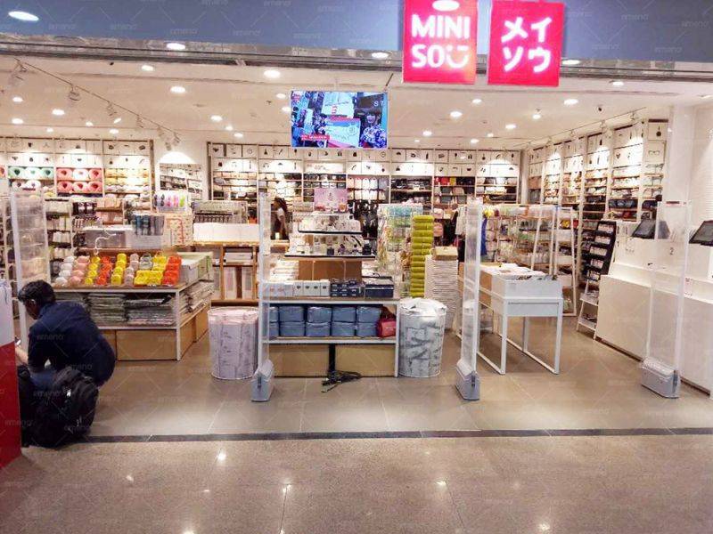 MINISO boutique-k CuboM AM7806 segurtasun-atea instalatzen du