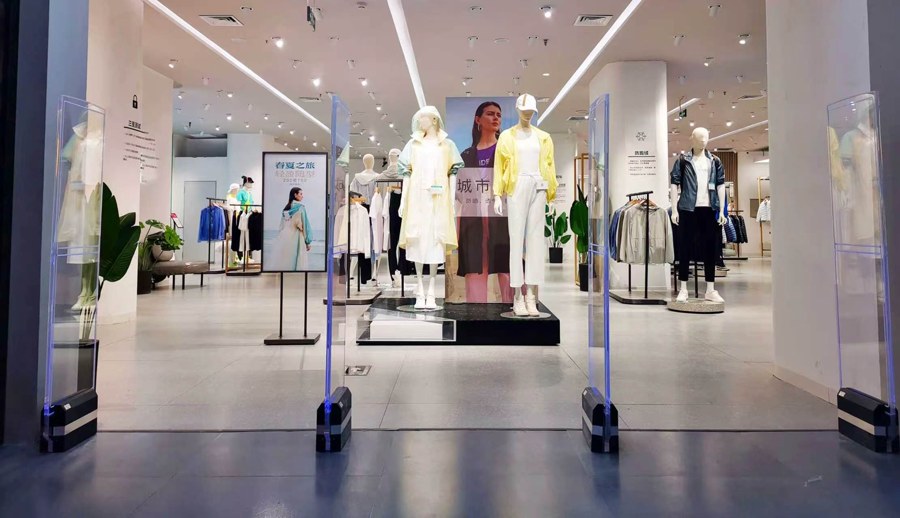 Li Fangmei Technology-ren EAS irtenbideak arropa markei galerak murrizten eta eraginkortasuna areagotzen laguntzen die. Etiketa gogorra detektatzeko tartea 3,0 metrora irits daiteke.